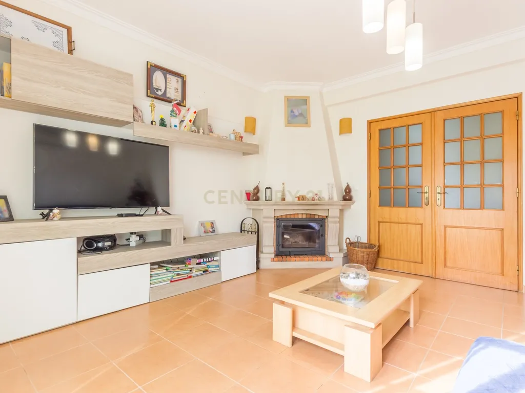 Quinta do Conde - Moradia Geminada de 4 assoalhadas - Image 2