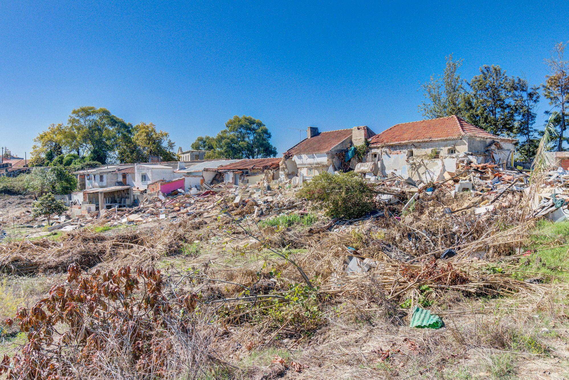 Prédio urbano 1.480m2 implantação, 2 pisos, 1.632m2 terreno, a 3km da praia - Image 27