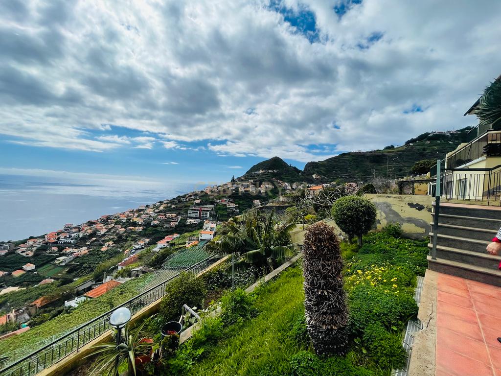Moradia Geminada T3 - Camara de Lobos - Image 1