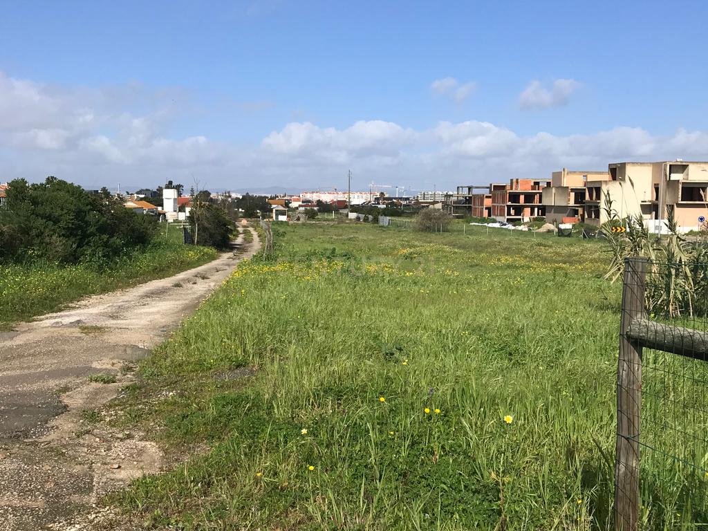 Terreno Urbano ( Lagoa do Láparo ) Alcochete - 22,231 m2 - Image 6