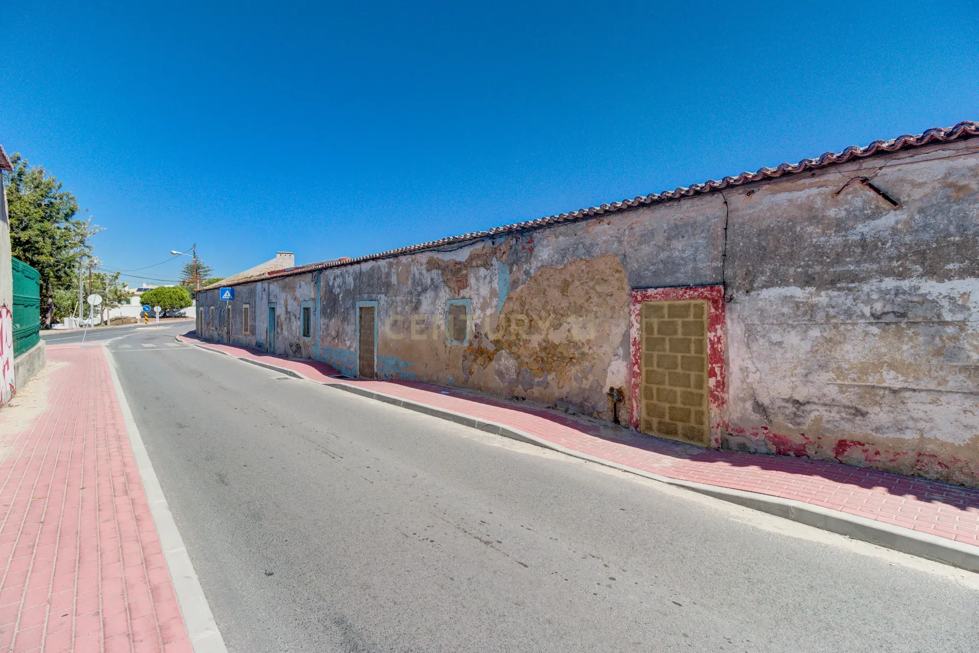 Prédio urbano 1.480m2 implantação, 2 pisos, 1.632m2 terreno, a 3km da praia - Image 31