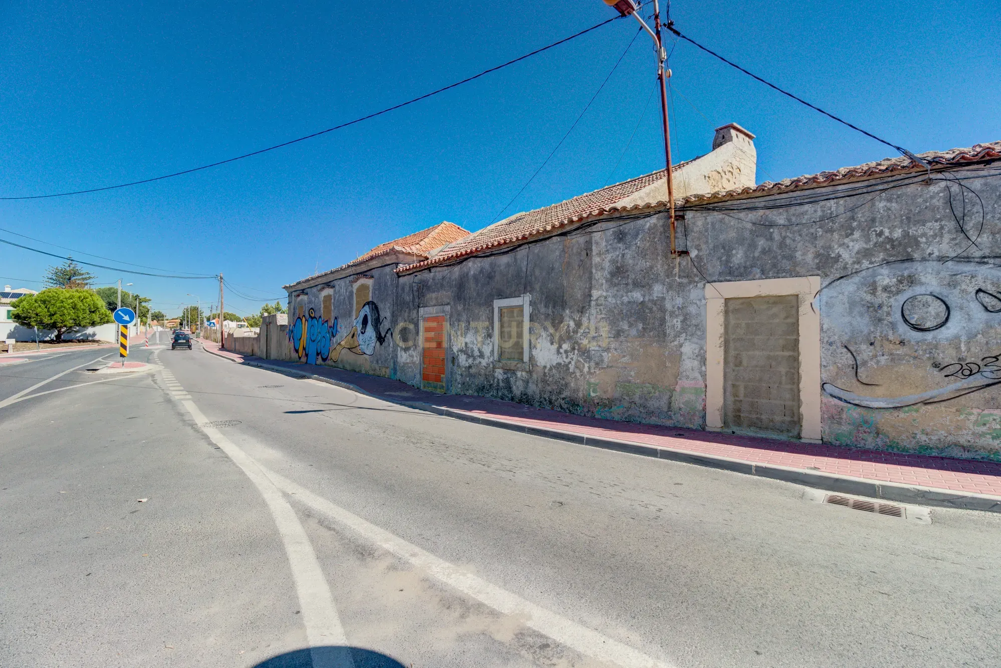 Prédio urbano 1.480m2 implantação, 2 pisos, 1.632m2 terreno, a 3km da praia - Image 29