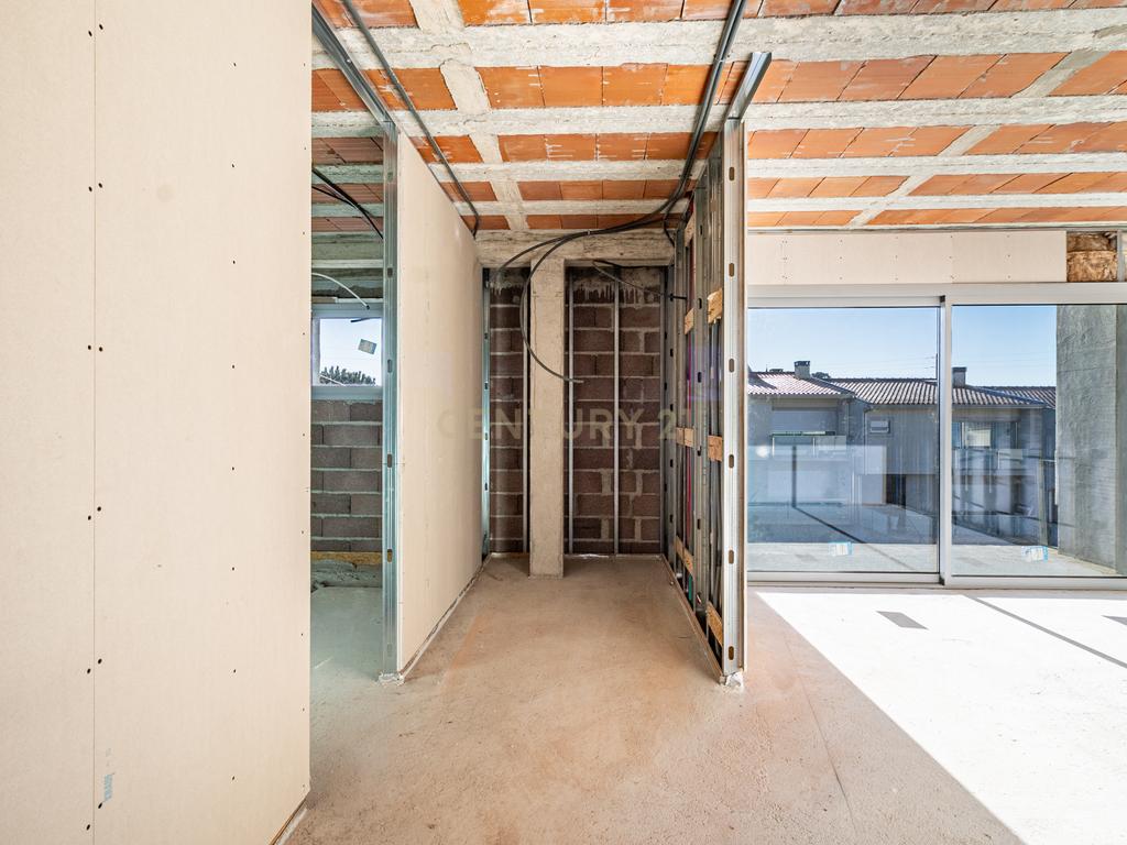 Moradia de gaveto em estado de obra avançada em Turiz, Vila Verde - Image 28