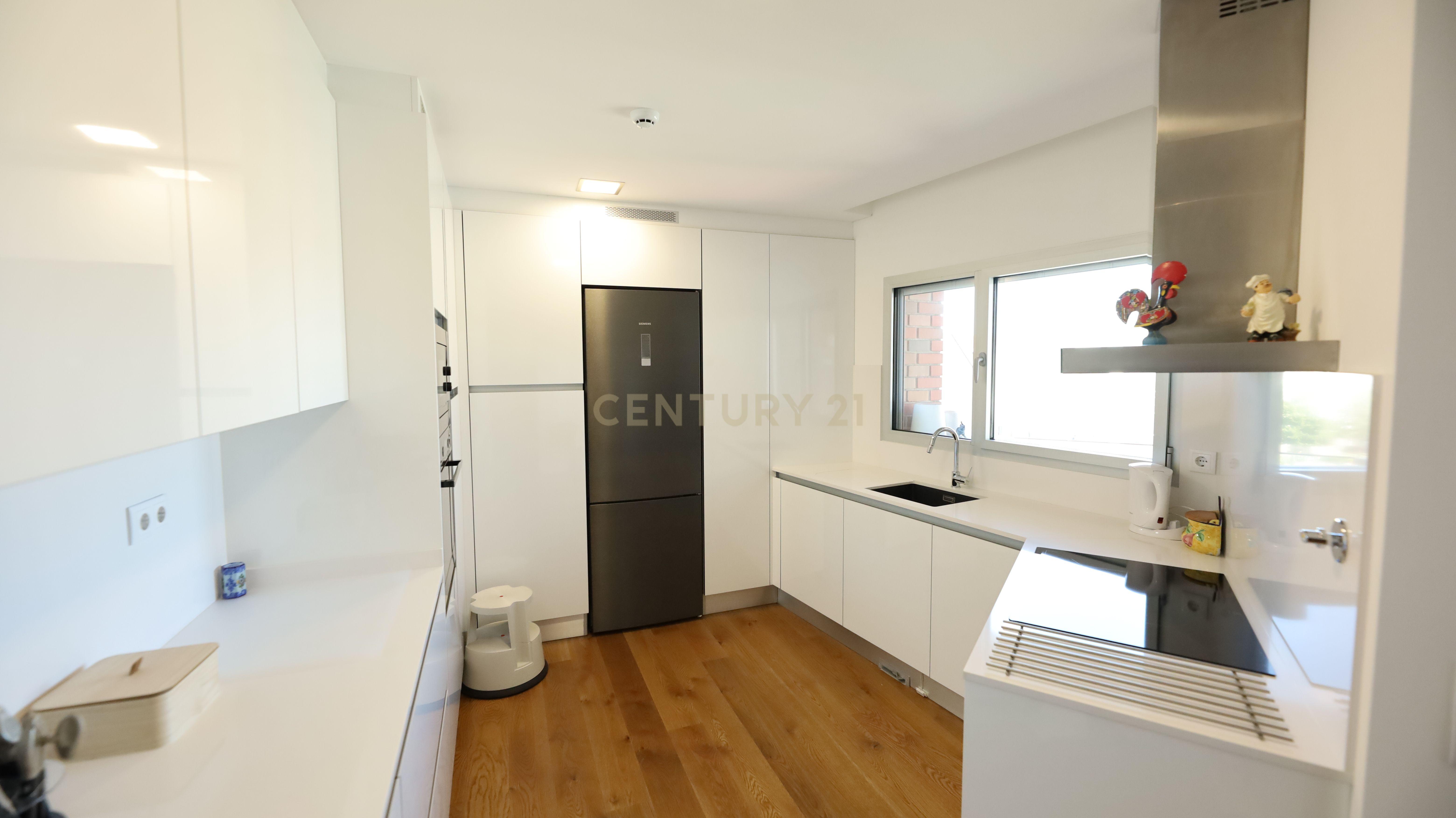 Apartamento T4 duplex - Image 3