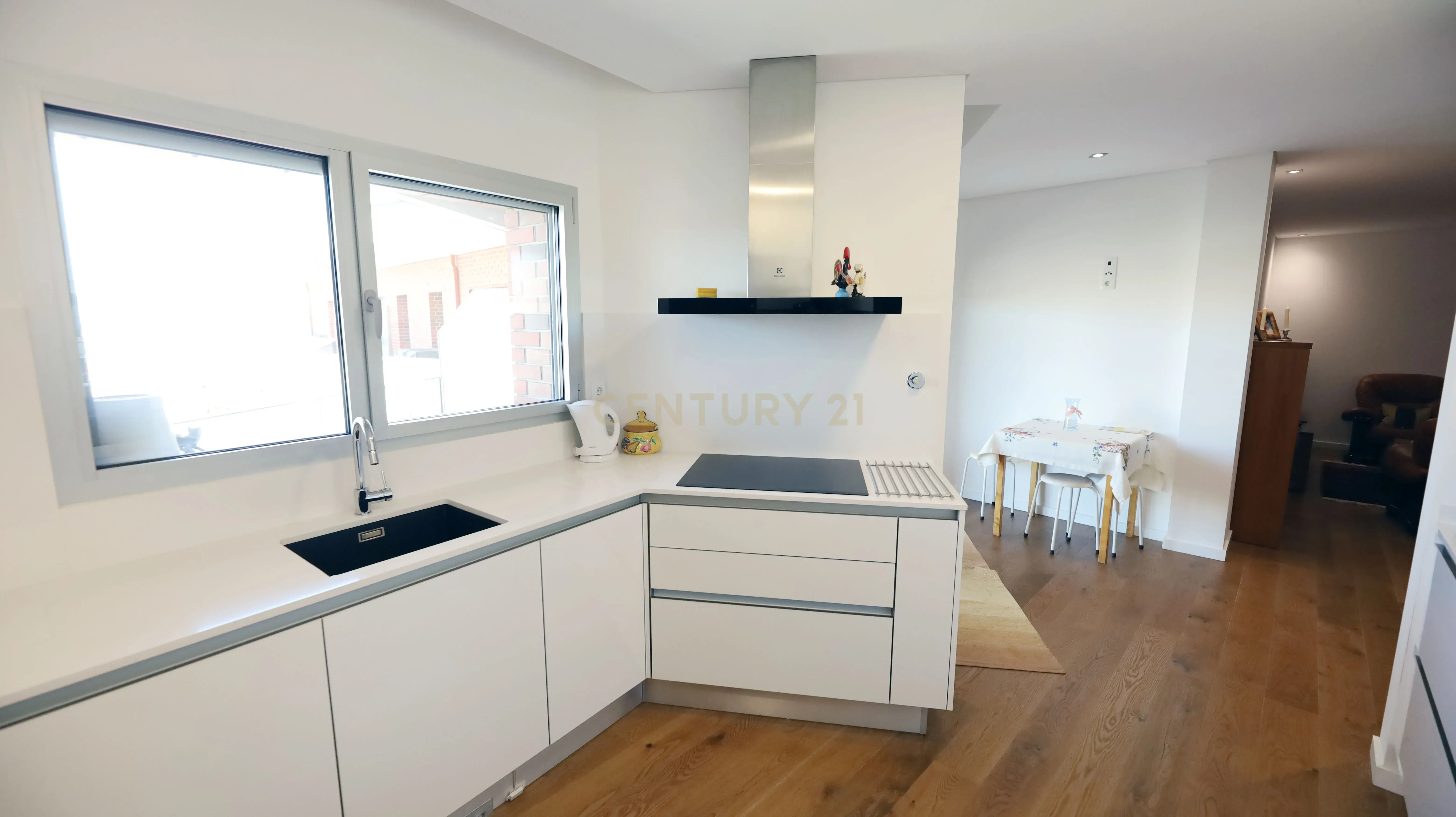 Apartamento T4 duplex - Image 2