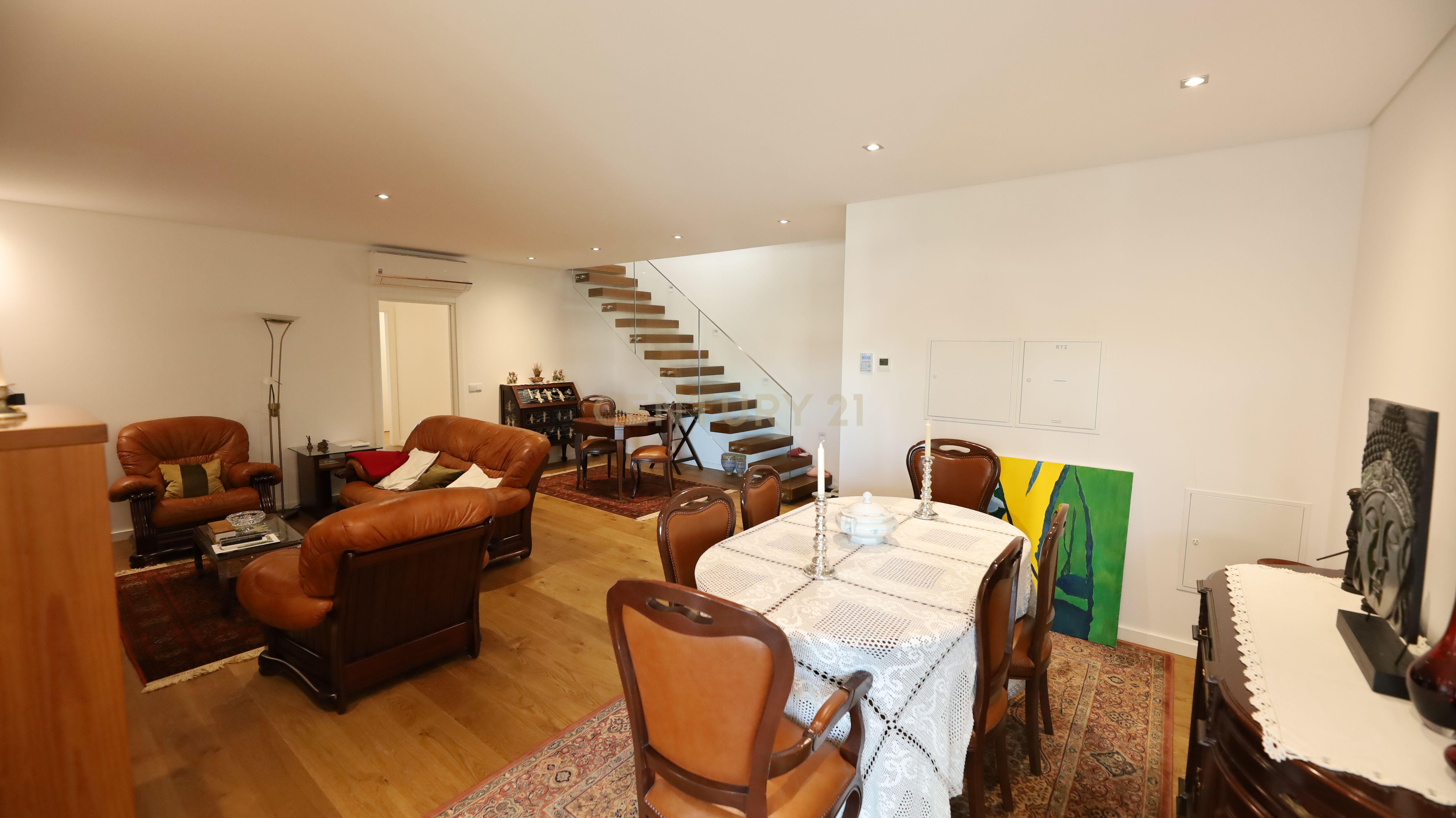 Apartamento T4 duplex - Image 4