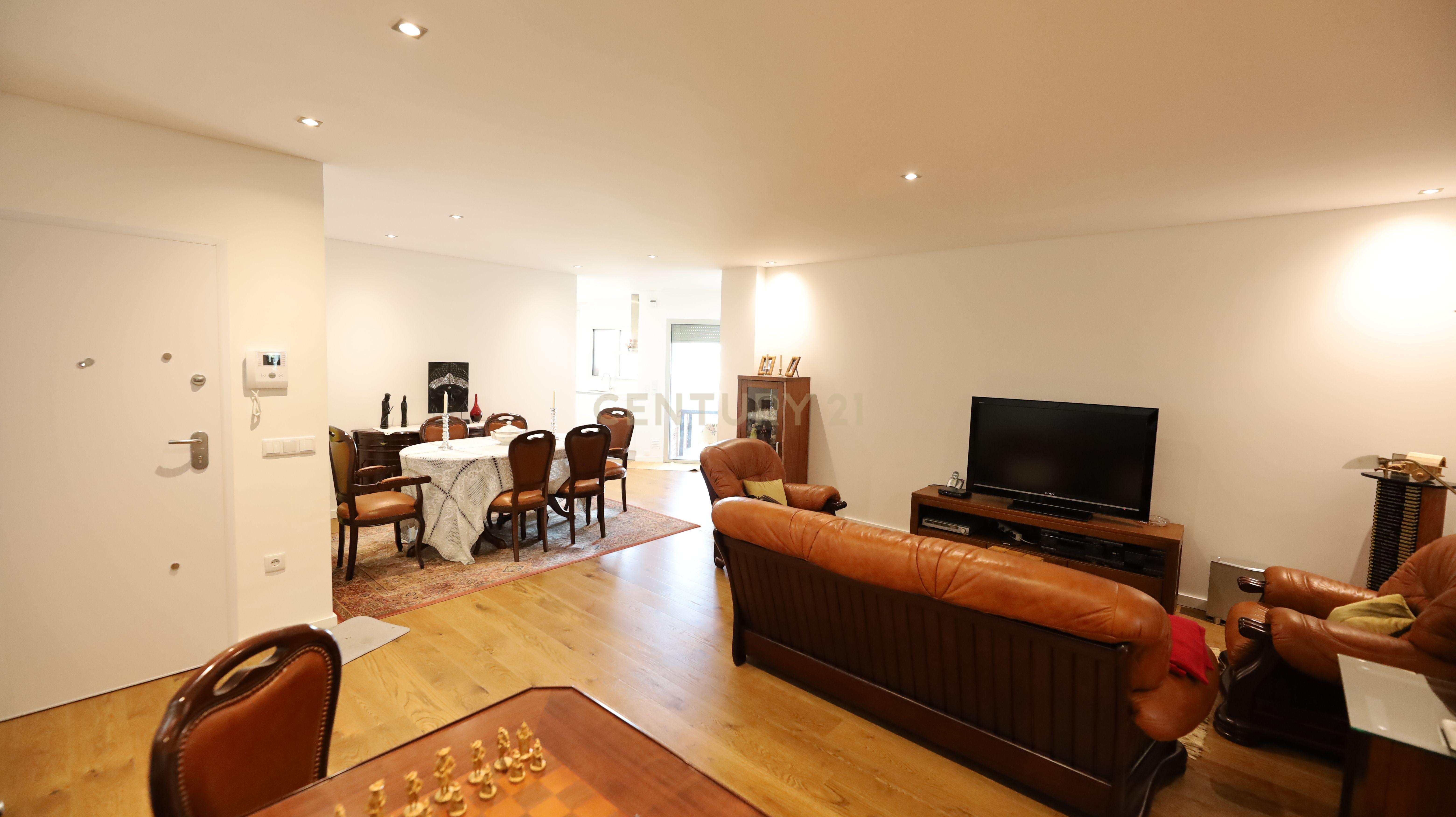 Apartamento T4 duplex - Image 6