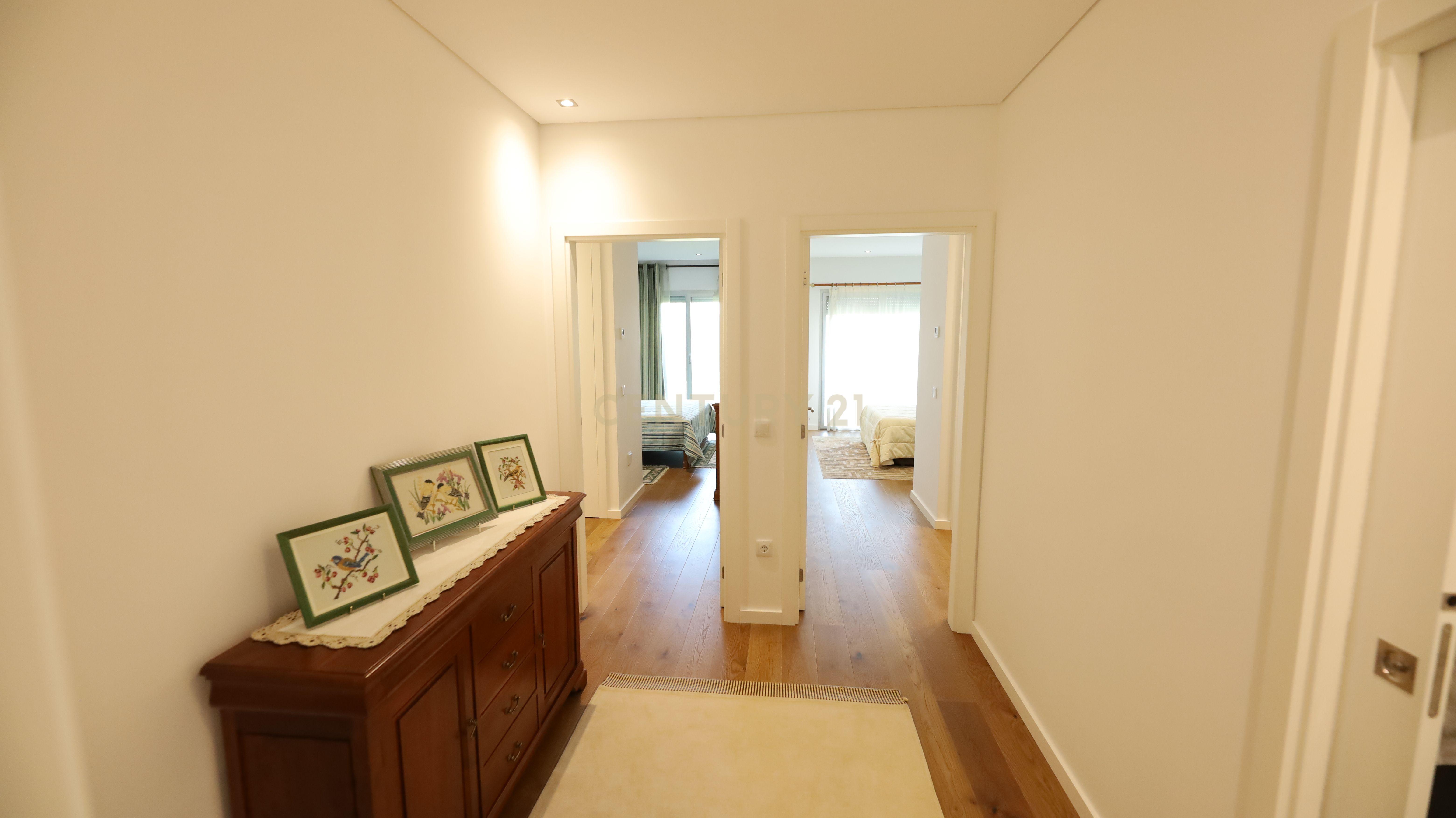Apartamento T4 duplex - Image 7