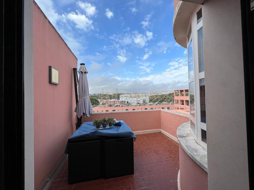 T3 Paço da Ameixoeira em condominio fechado|143m2 |Garagem para dois carros| Arrecadação|  Parque infantil |Segurança 24h|Piscina| Sauna| Ginásio|Court de ténis|Campo futebol. - Image 13