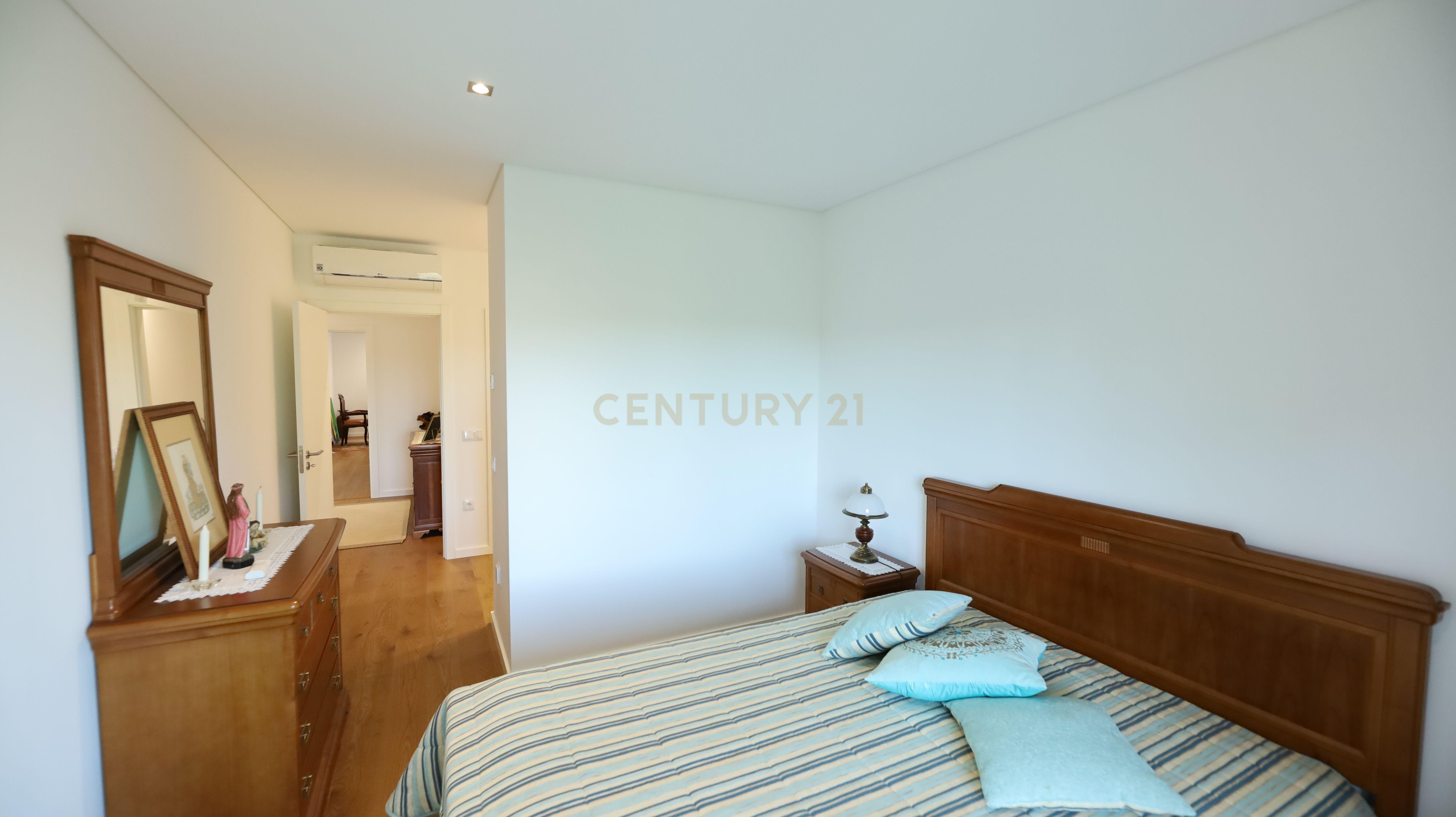 Apartamento T4 duplex - Image 18