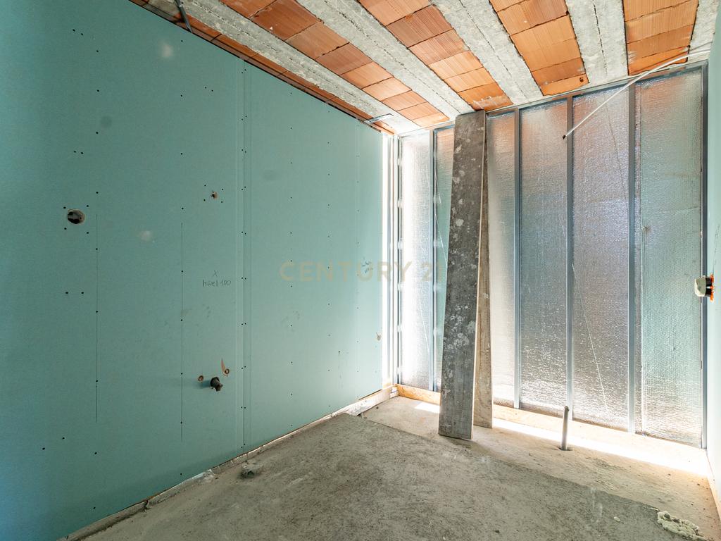 Moradia de gaveto em estado de obra avançada em Turiz, Vila Verde - Image 7