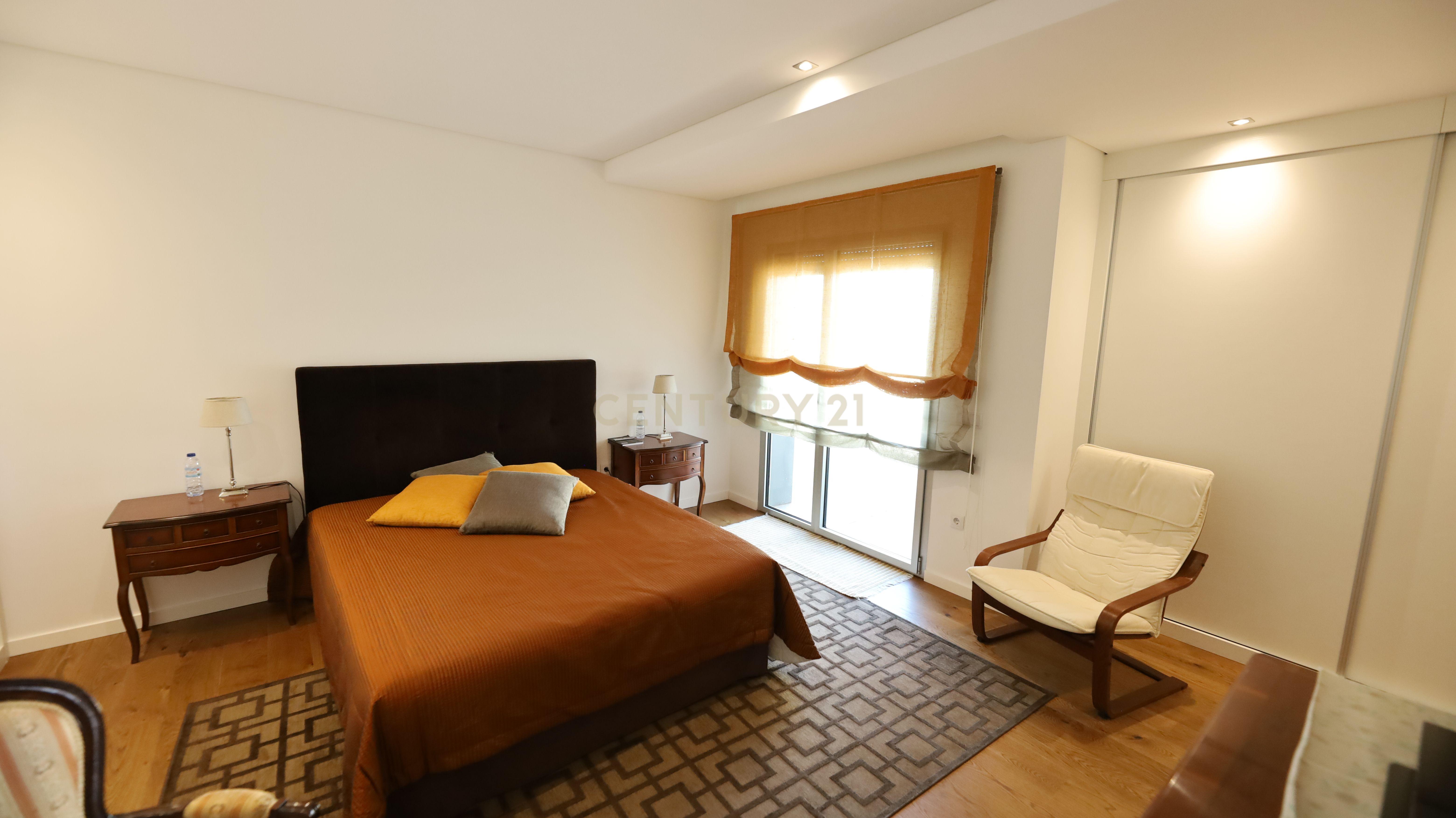 Apartamento T4 duplex - Image 20
