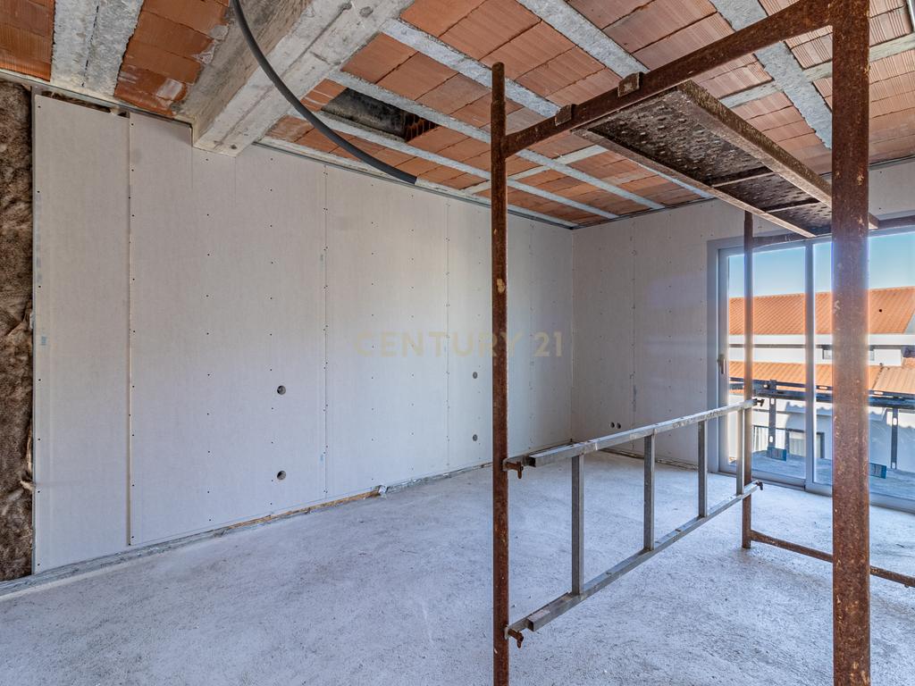 Moradia de gaveto em estado de obra avançada em Turiz, Vila Verde - Image 36