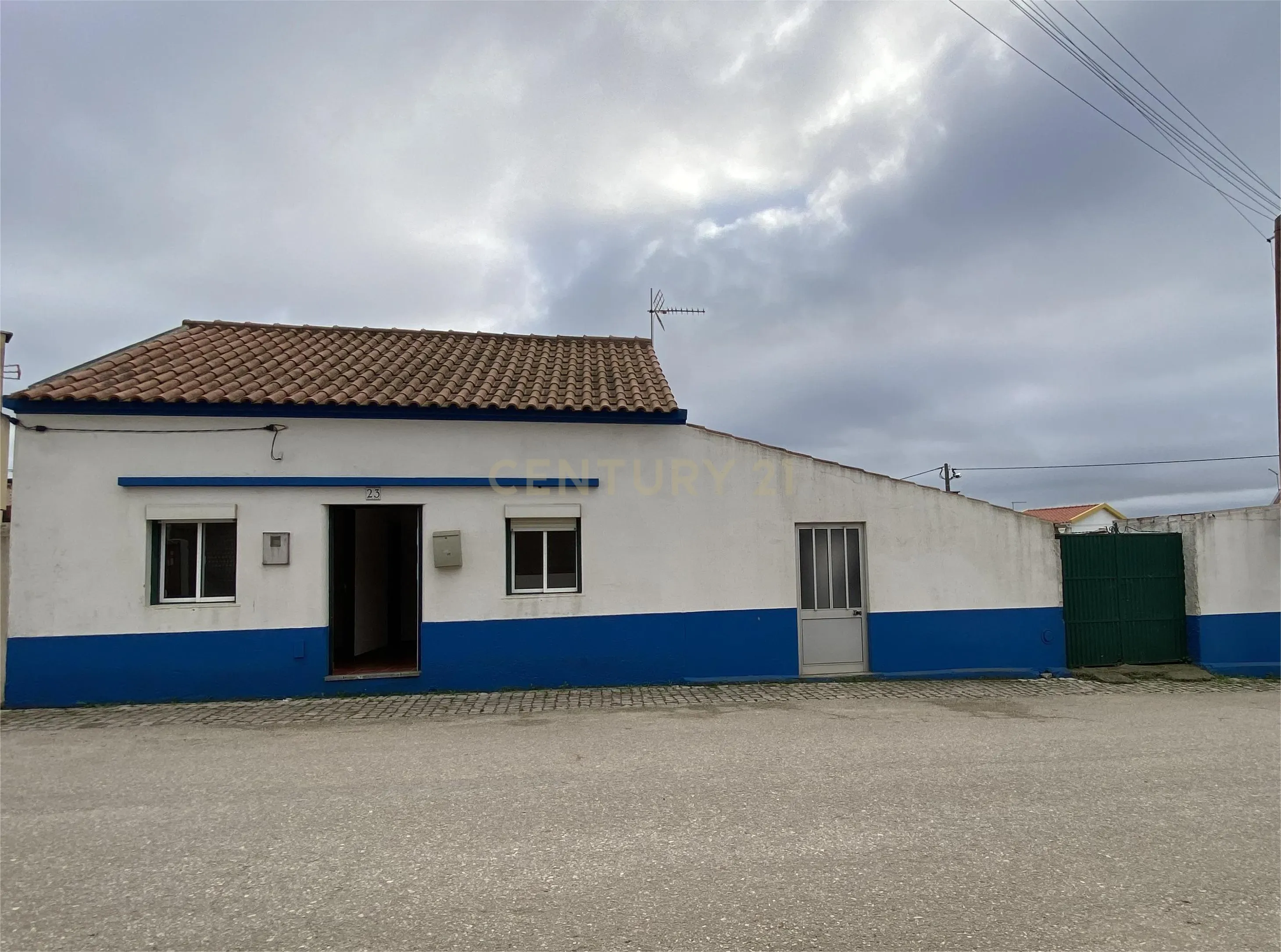 Moradia Térrea com espaço exterior - Image 1