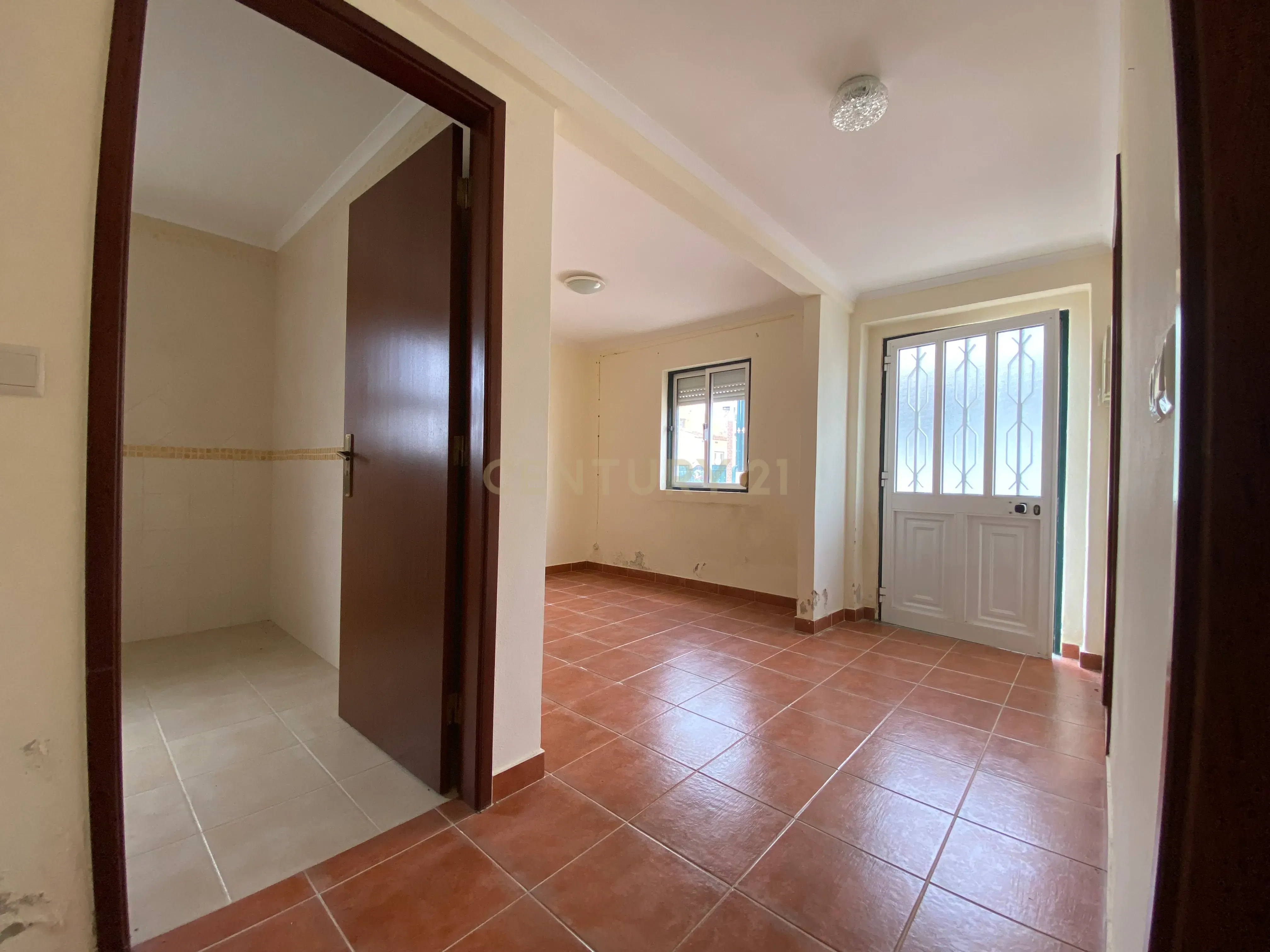 Moradia Térrea com espaço exterior - Image 3