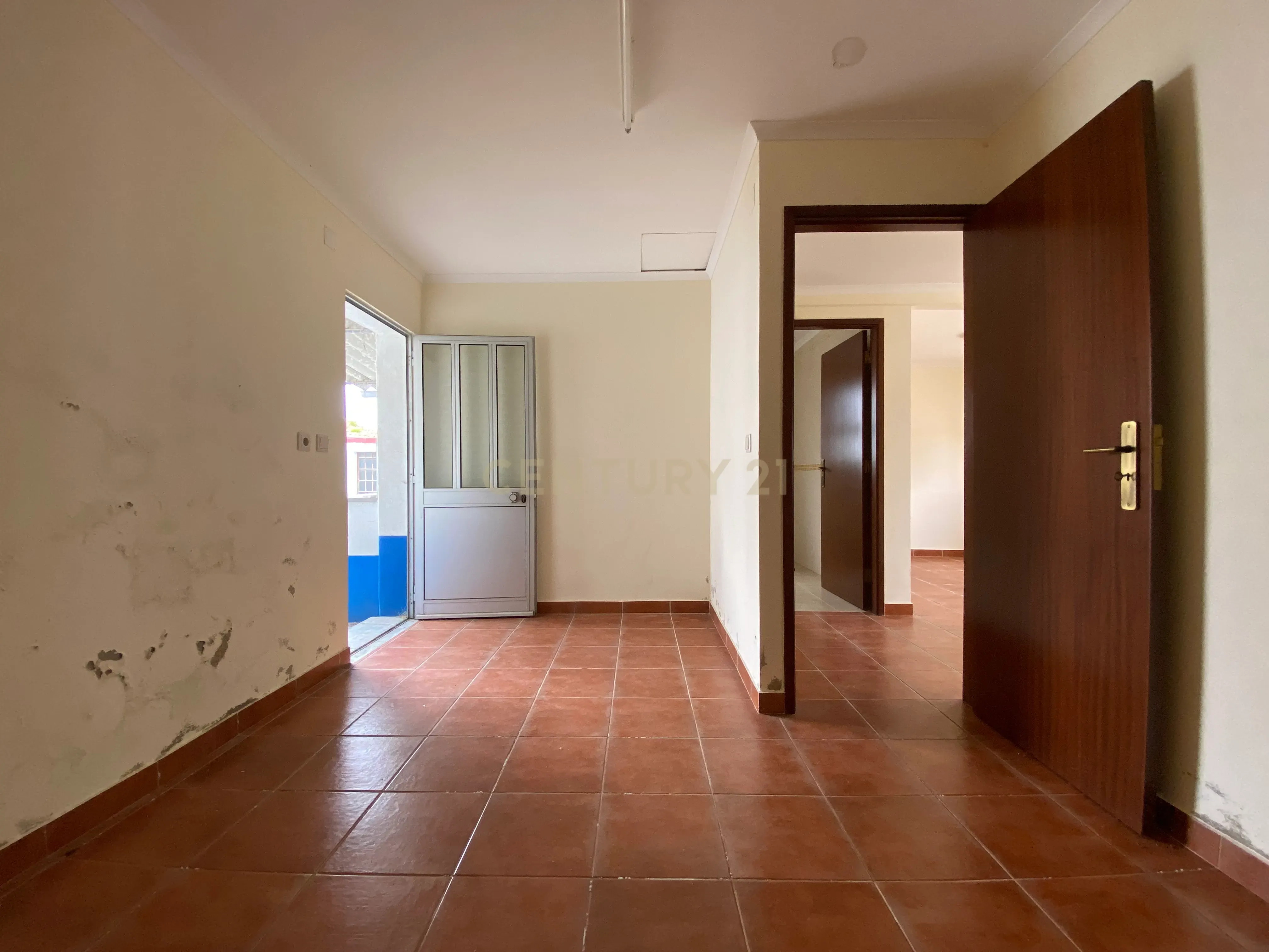 Moradia Térrea com espaço exterior - Image 2