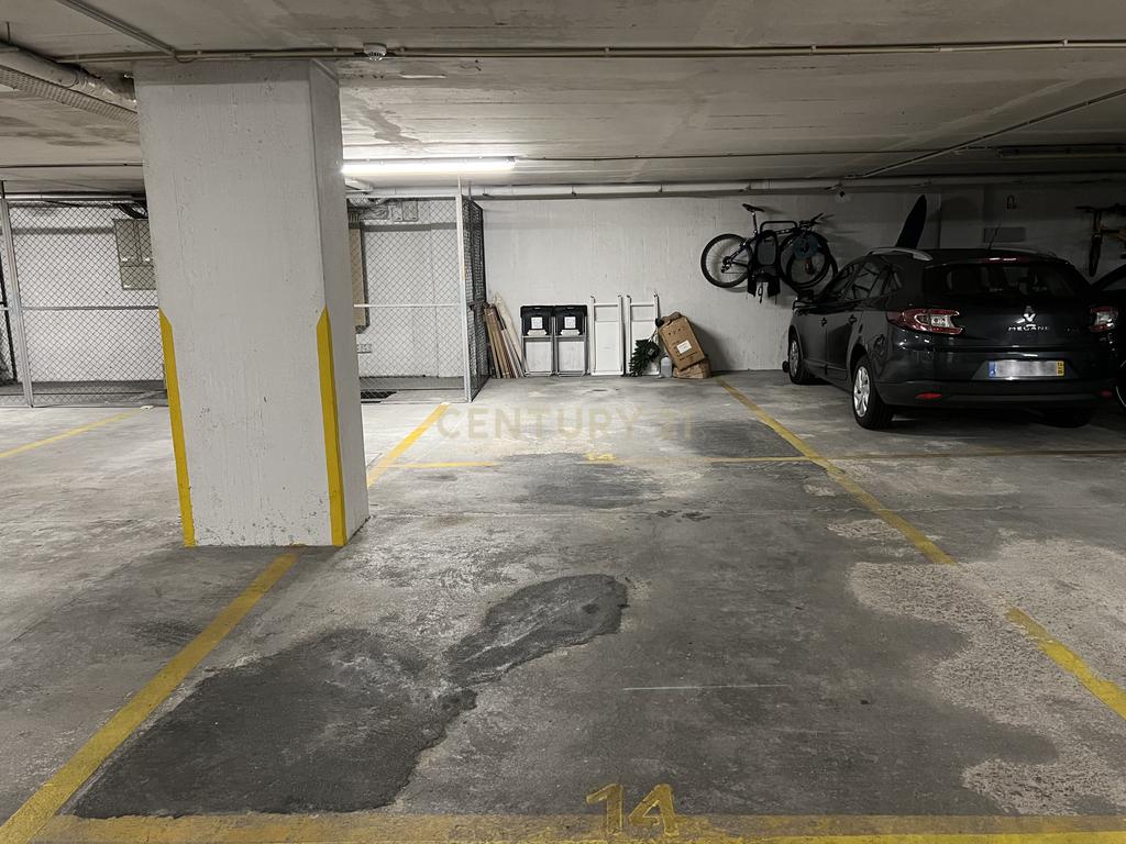 T3 Paço da Ameixoeira em condominio fechado|143m2 |Garagem para dois carros| Arrecadação|  Parque infantil |Segurança 24h|Piscina| Sauna| Ginásio|Court de ténis|Campo futebol. - Image 40