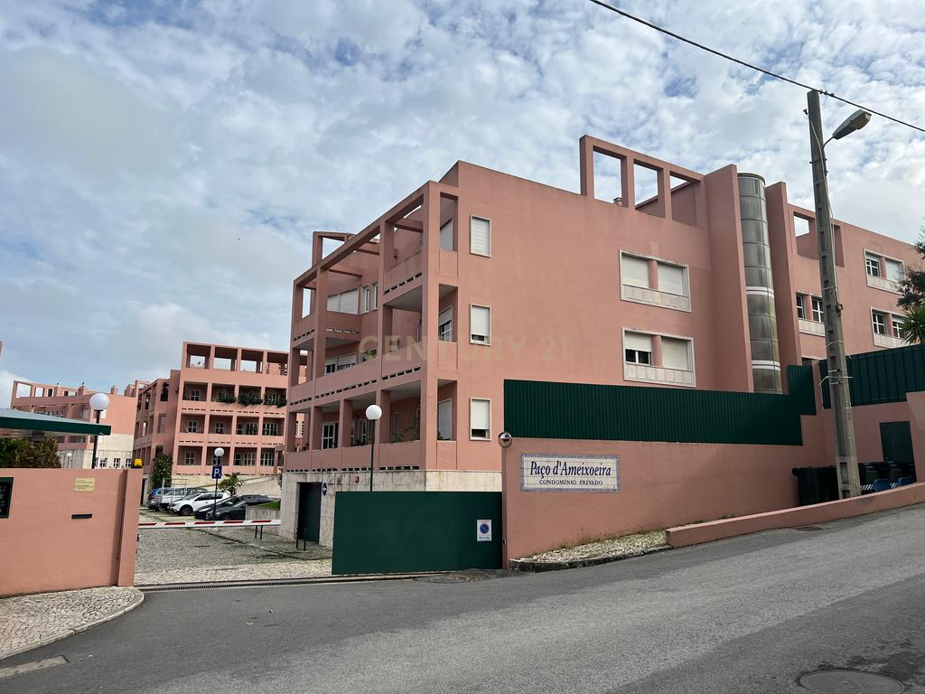 T3 Paço da Ameixoeira em condominio fechado|143m2 |Garagem para dois carros| Arrecadação|  Parque infantil |Segurança 24h|Piscina| Sauna| Ginásio|Court de ténis|Campo futebol. - Image 7