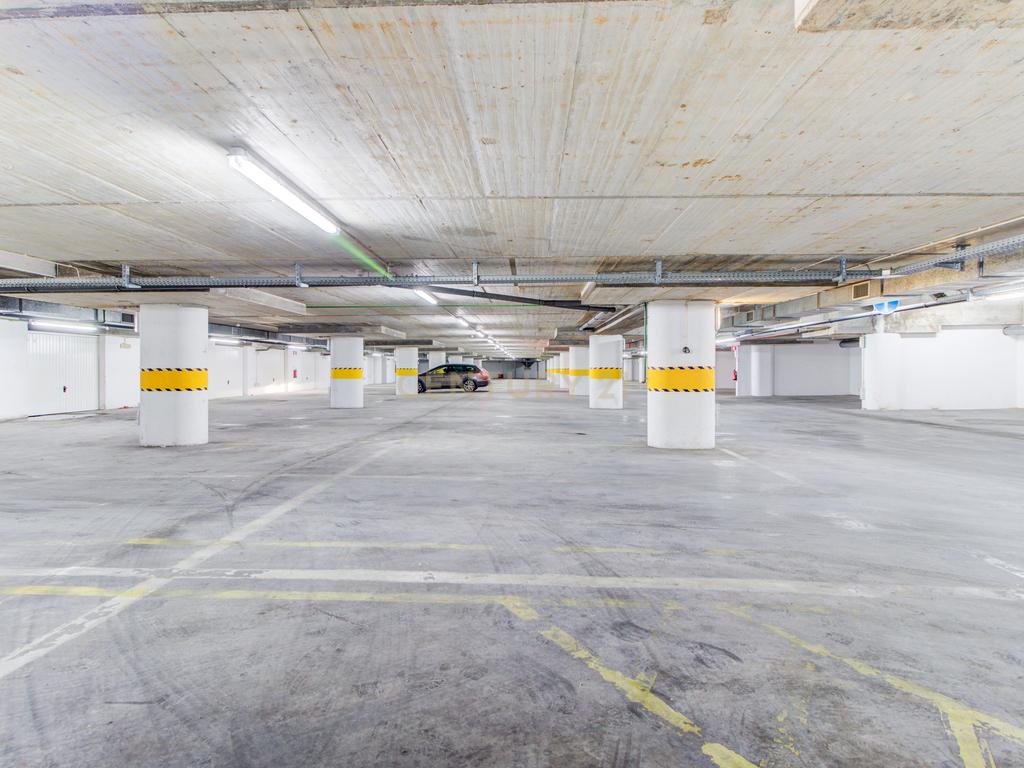 Parqueamento no centro de Alverca, nas Galerias do Choupal! - Image 1