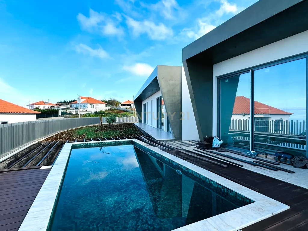 Luxuosa Moradia Nova na Calheta, Ilha da Madeira - Image 1