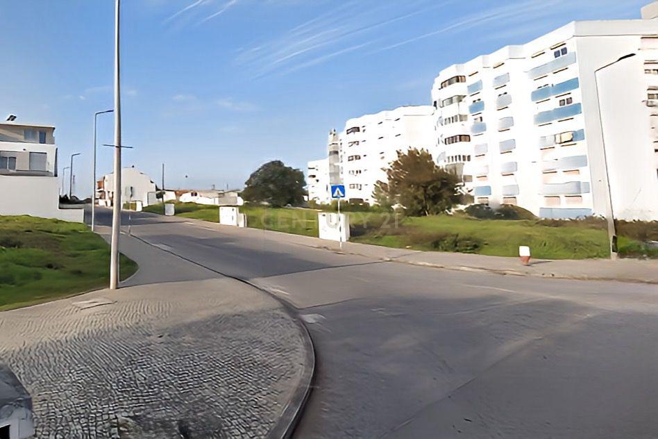 Terreno Urbano de 175 m² com Projeto de Moradias Aprovado em Santo António da Charneca, Barreiro - Image 4