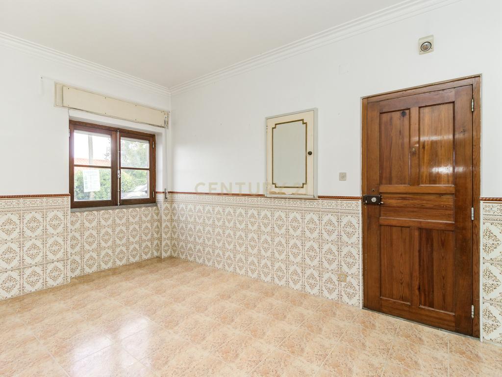 CONCELHO DE MAFRA .MORADIA TÉRREA .  LOGRADOURO DE 20M2. A 20 MINUTOS DE LISBOA - Image 9