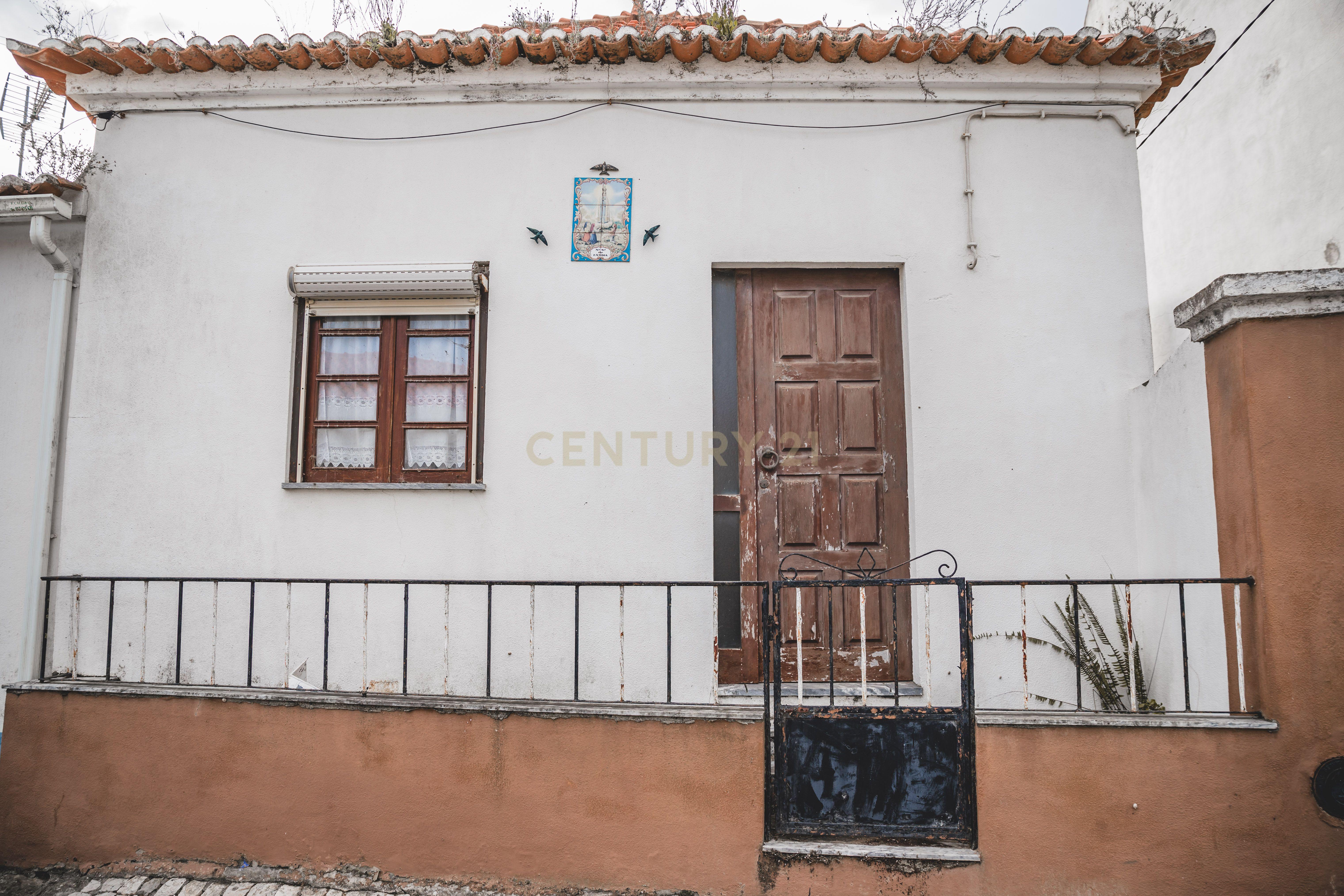 Moradia T2 com Grande Potencial Tojal Aldeia Gavinha Alenquer - Image 4