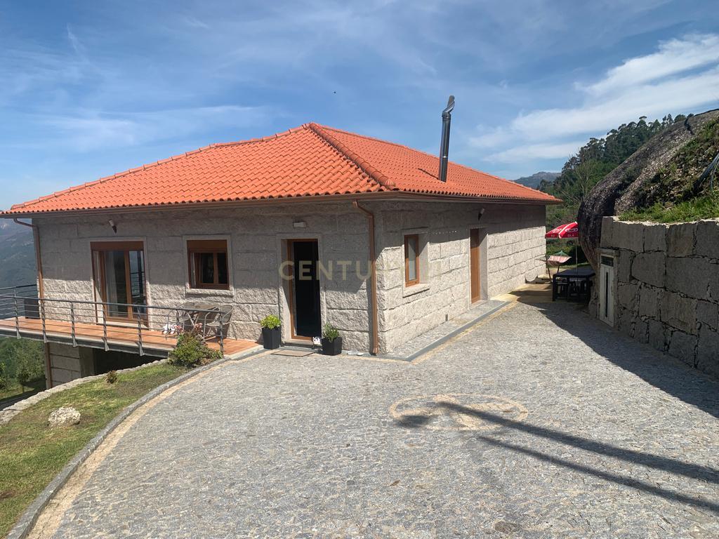Duas Casas na zona do Gerês com 3 Suites e  vistas rio - Image 5