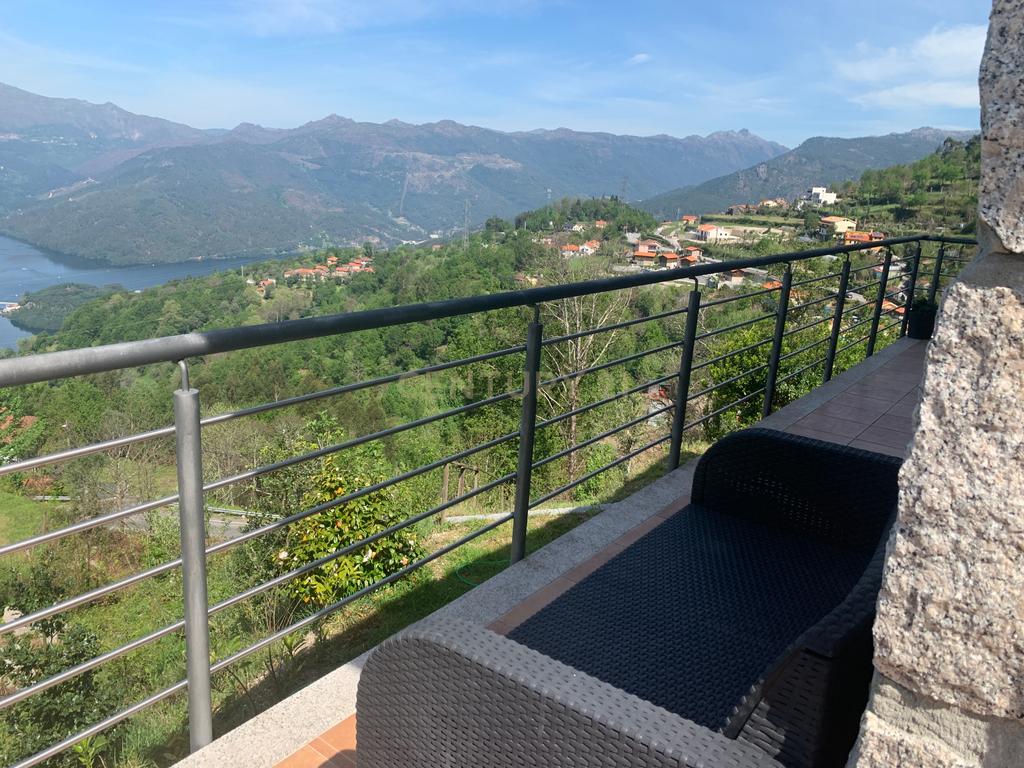Duas Casas na zona do Gerês com 3 Suites e  vistas rio - Image 15