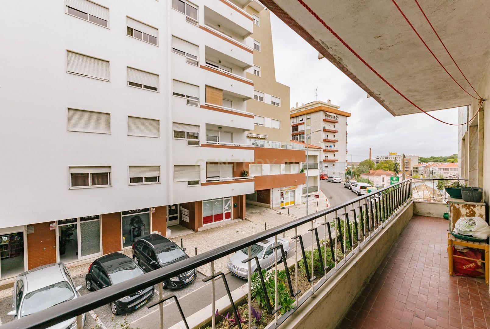 Apartamento T3 com varanda em Sacavém - Image 17