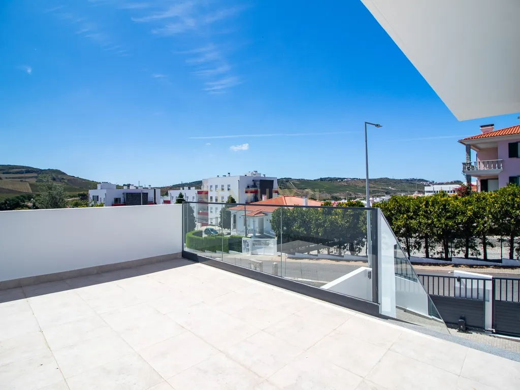 Moradia T3 em Torres Vedras: Pronta para Morar! - Image 6