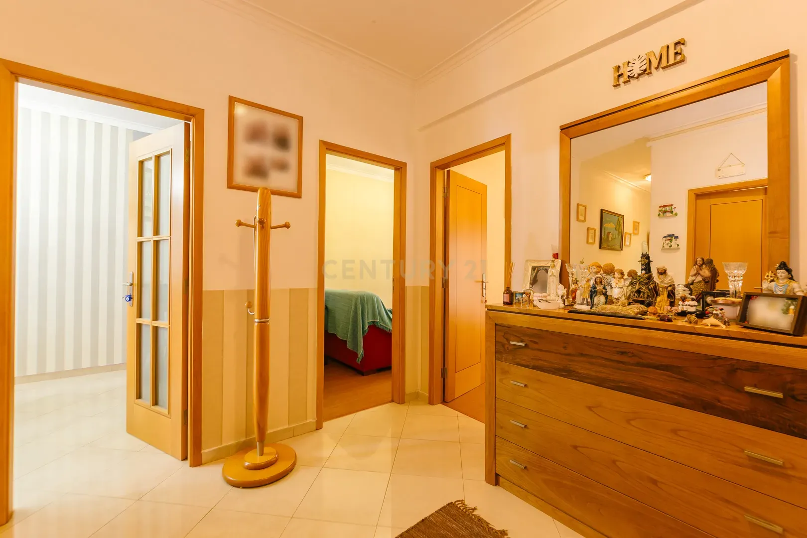 Apartamento T3 com varanda em Sacavém - Image 1