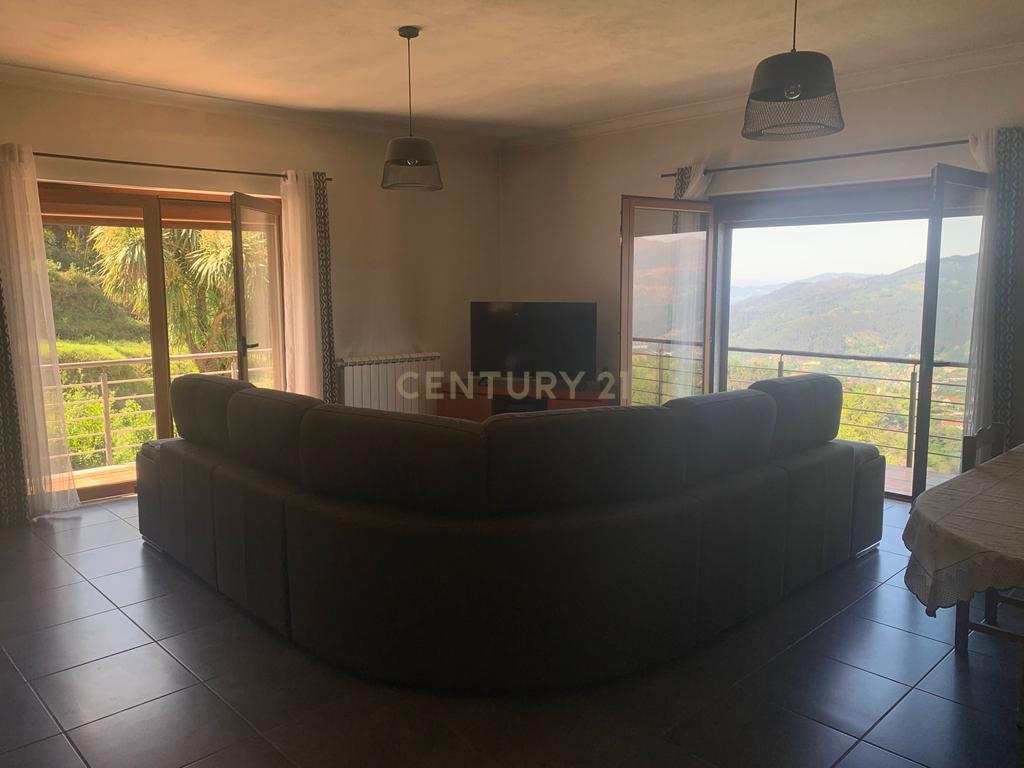 Duas Casas na zona do Gerês com 3 Suites e  vistas rio - Image 4