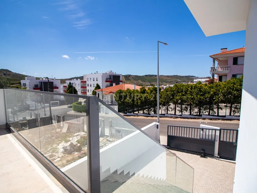Moradia T3 em Torres Vedras: Pronta para Morar! - Image 7