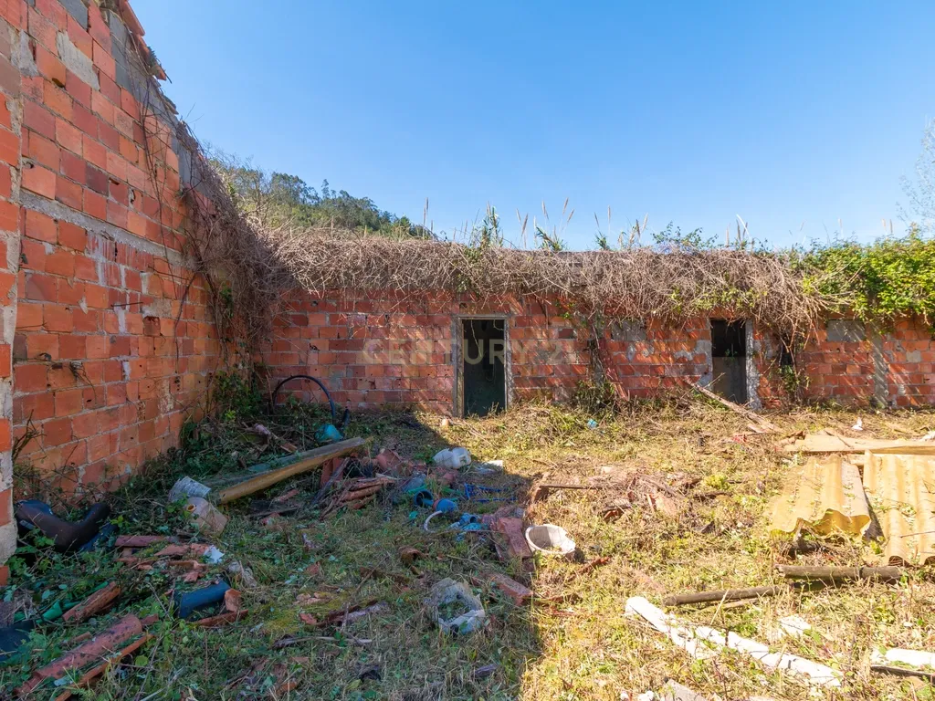 Propriedade com 194m2 de área de construção e 524 m2 de área total - Image 11