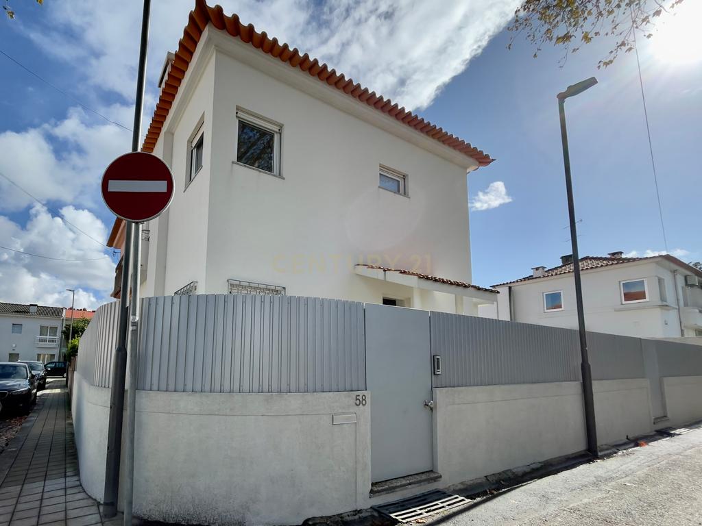 Moradia T3 no Amial com Jardim, Garagem e Sala de Cinema – Localização Privilegiada e Fáceis acessos às Autoestradas! - Image 5