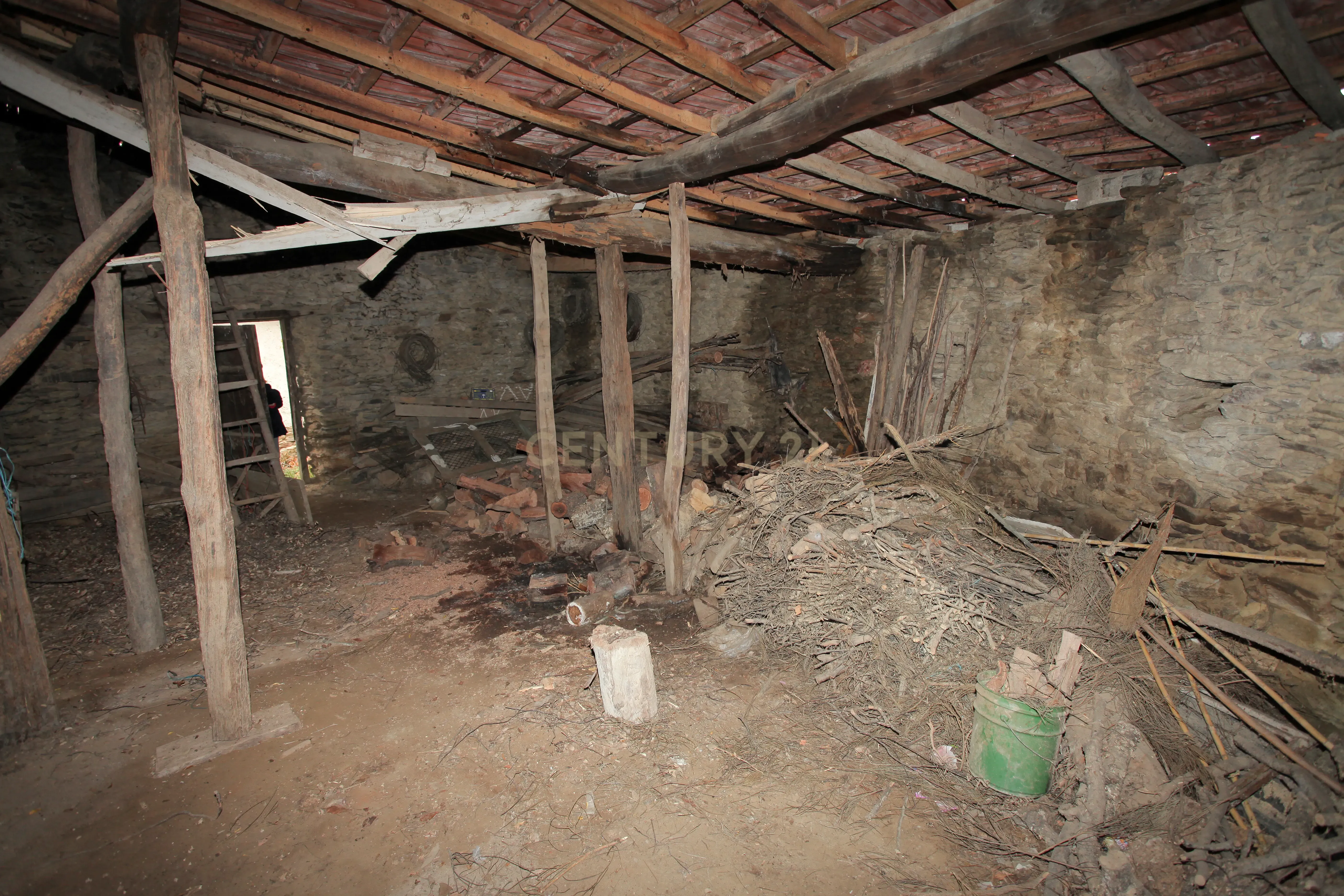 Moradia, Celeiro e Adega em Vilarelhos - Alfândega da Fé - Image 34