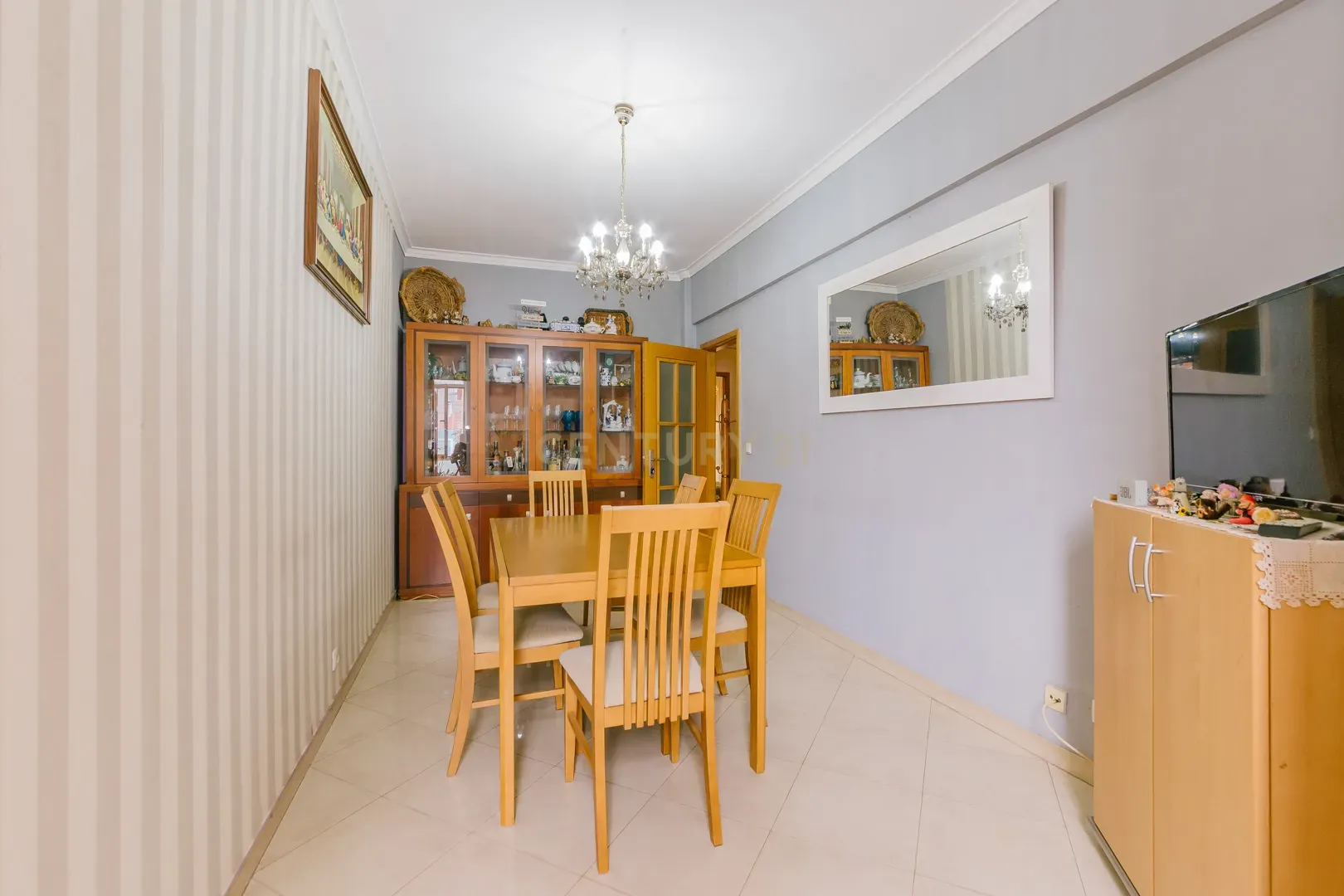 Apartamento T3 com varanda em Sacavém - Image 4
