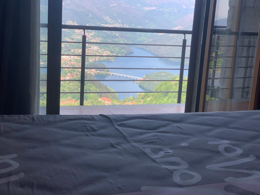 Duas Casas na zona do Gerês com 3 Suites e  vistas rio - Image 10