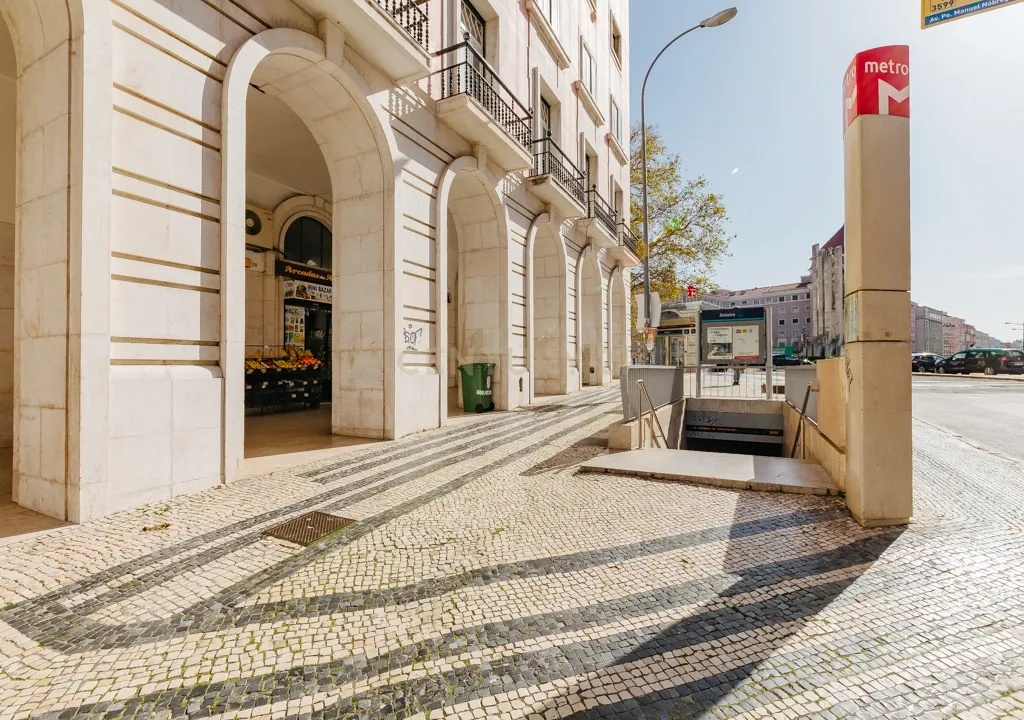 Loja/Escritório no Areeiro, com 2 lugares de estacionamento - Image 23