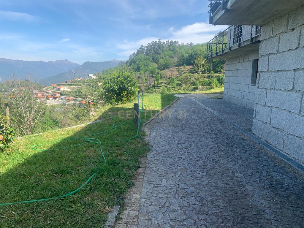Duas Casas na zona do Gerês com 3 Suites e  vistas rio - Image 23