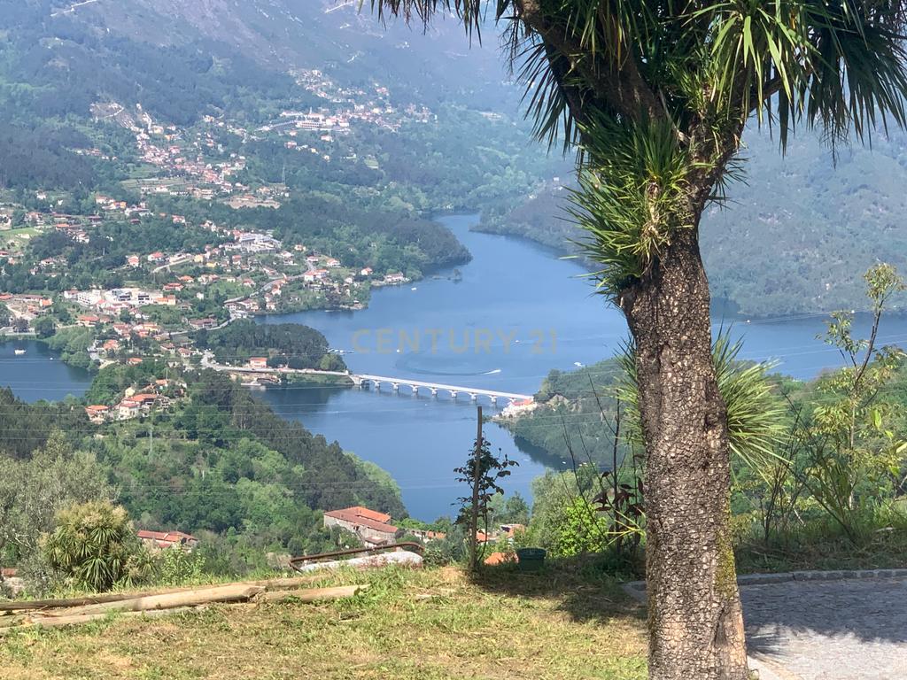 Duas Casas na zona do Gerês com 3 Suites e  vistas rio - Image 29