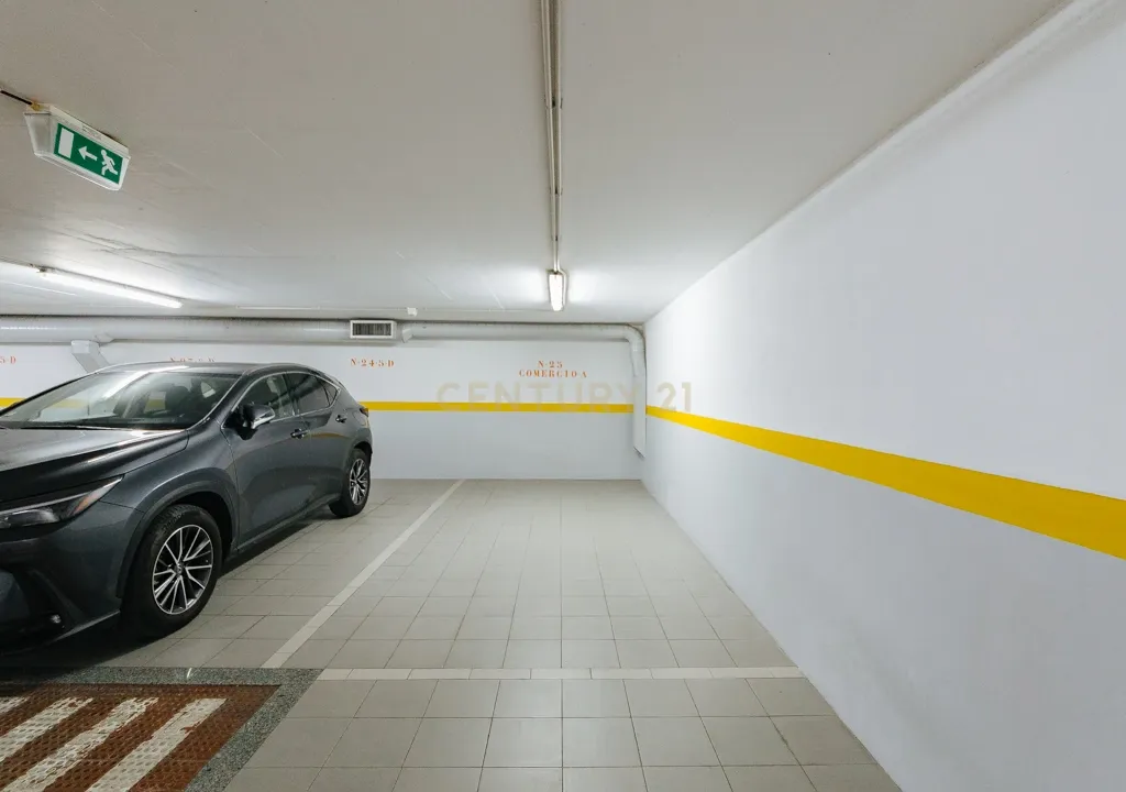 Loja/Escritório no Areeiro, com 2 lugares de estacionamento - Image 29