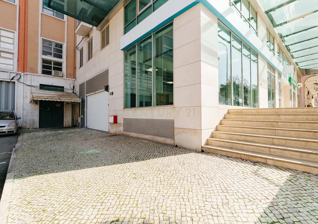 Loja/Escritório no Areeiro, com 2 lugares de estacionamento - Image 26