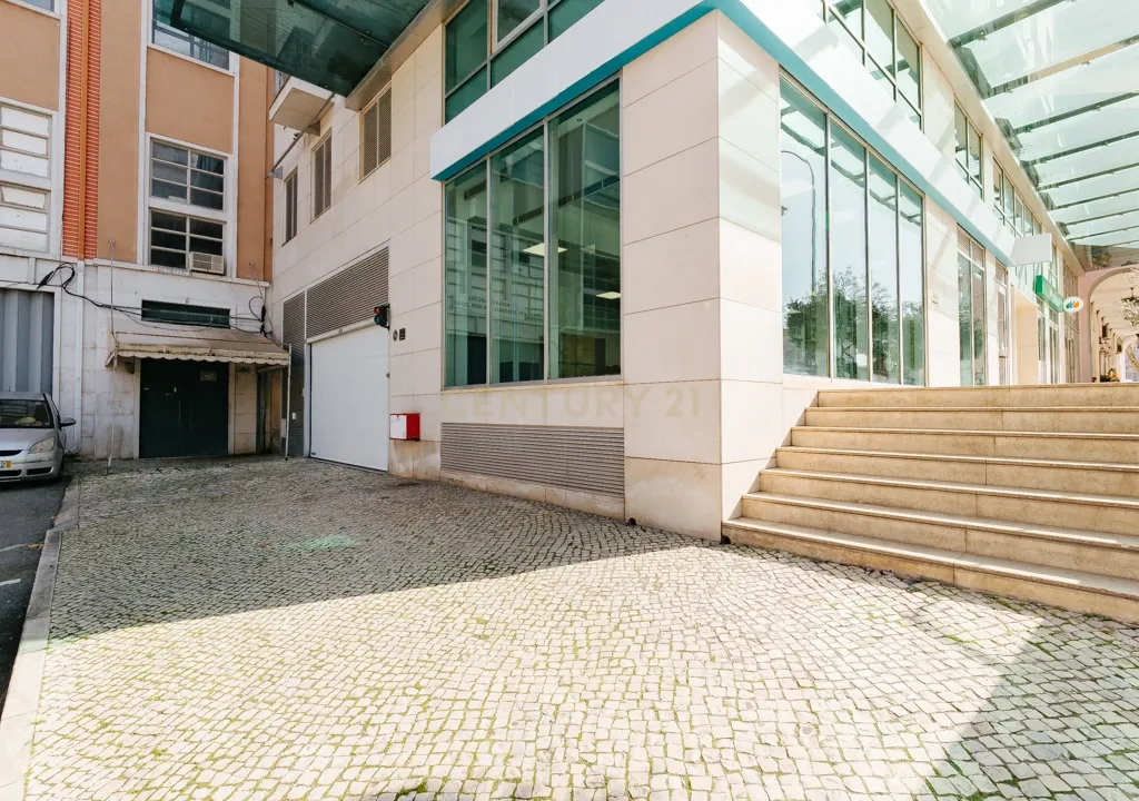 Loja/Escritório no Areeiro, com 2 lugares de estacionamento - Image 26