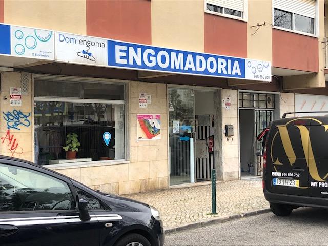 Venda de Loja de 78m2 arrendada a uma Engomadoria em rio de Mouro - Excelente oportunidade de negócio - Image 1