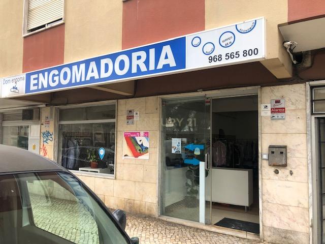 Venda de Loja de 78m2 arrendada a uma Engomadoria em rio de Mouro - Excelente oportunidade de negócio - Image 3