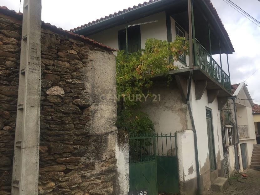 Moradia, Celeiro e Adega em Vilarelhos - Alfândega da Fé - Image 4