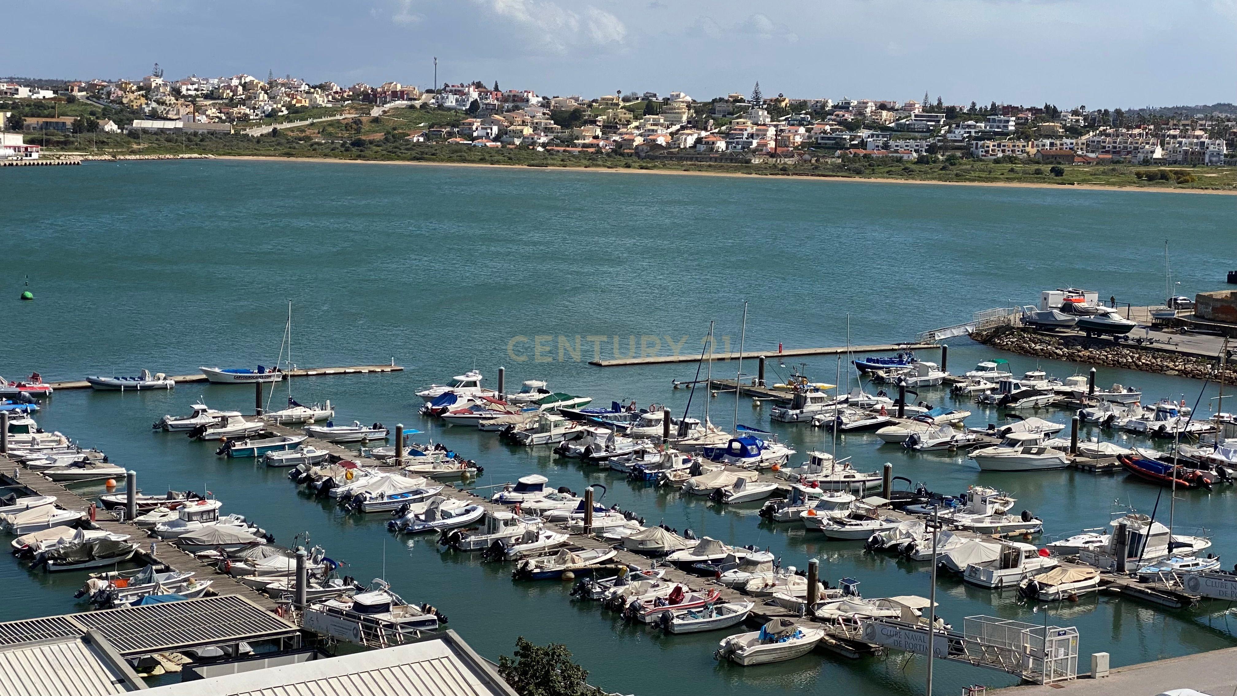 T2 com Vista para Marina Portimão - Image 37