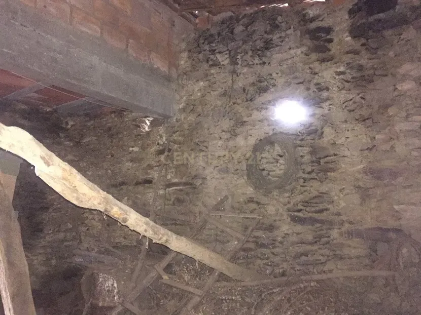 Moradia, Celeiro e Adega em Vilarelhos - Alfândega da Fé - Image 31